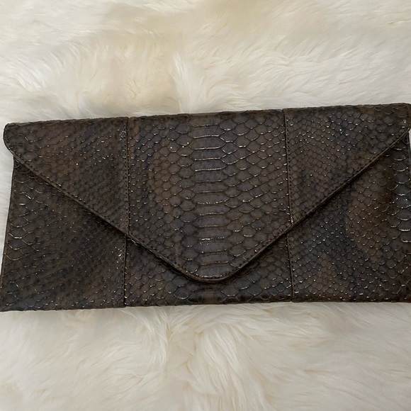 URBAN EXPRESSIONS SNAKESKIN EFFECT CLUTCH✨ - Picture 1 of 3